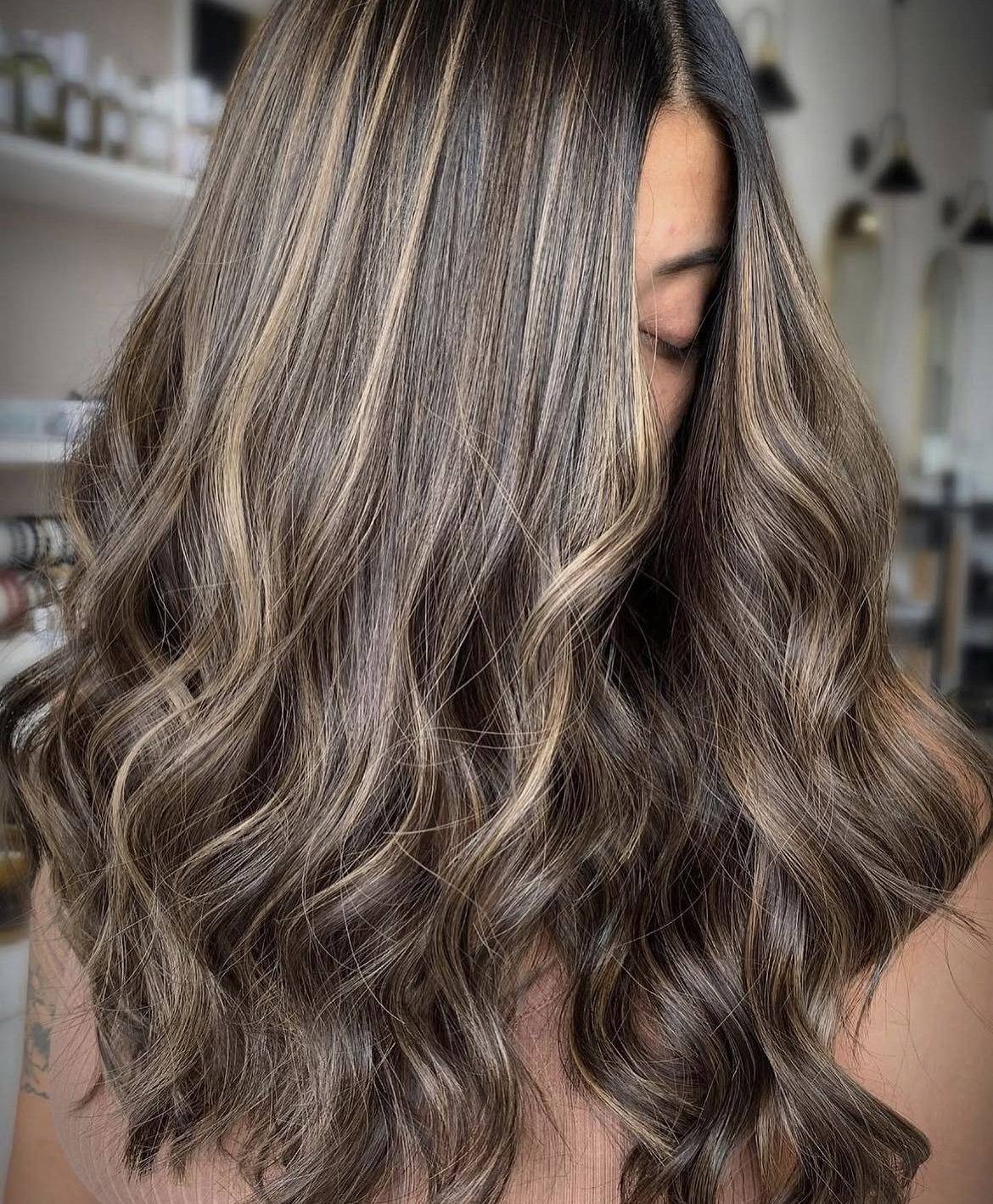 Dimensional brunette balayage